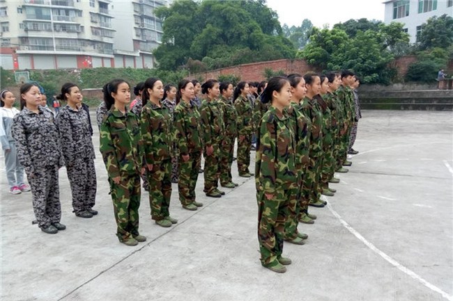 宜宾县高场职业中学校(高场职中)新生军训