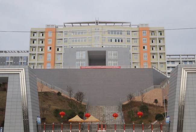 南充技师学院建华校区大门