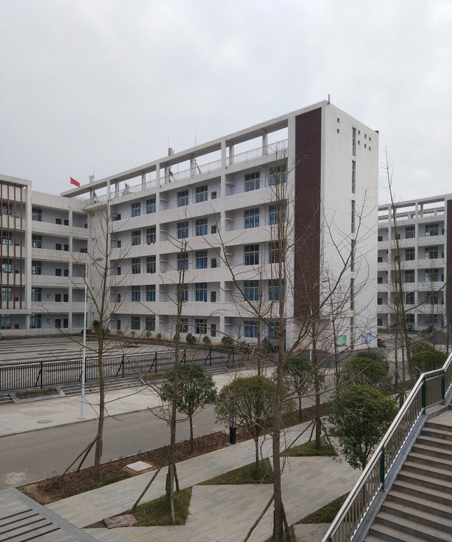 南充技师学院建华校区校园环境