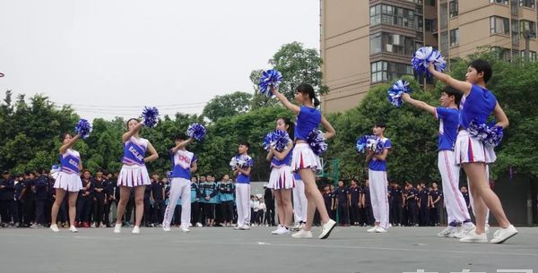 四川交通运输职业学校啦啦操表演