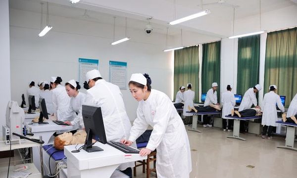 昆明市卫生学校实训环境