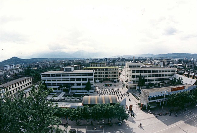 四川凉山卫生学校校园全景